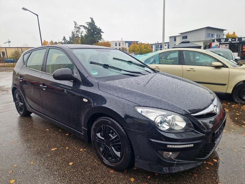 Schwarz Gebraucht 2011 Hyundai i30 Edition Limousine | 2.300 € (Guter Preis) - Bild 1/4
