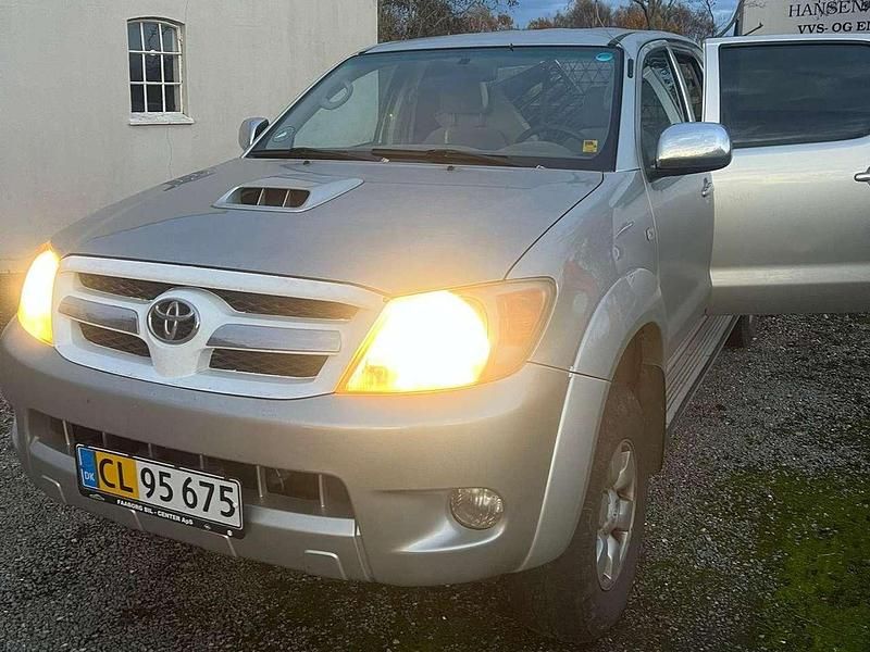 Silber Gebraucht 2009 Toyota HiLux Abholung | 9.900 € (Fairer Preis) - Bild 1/4