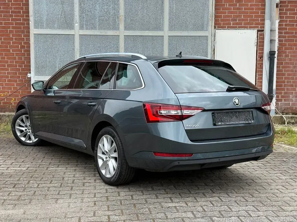 Gebraucht Skoda Superb Style 190 PS (139 kW) 2019 Grau Kombi