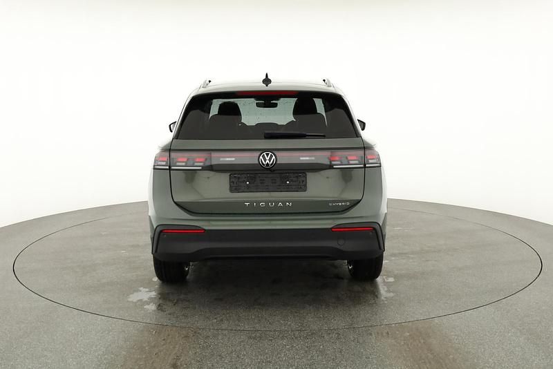 Grenadill schwarz metallic Neu 2025 VW Tiguan Life SUV | 45.475 € (Superpreis) - Bild 1/4