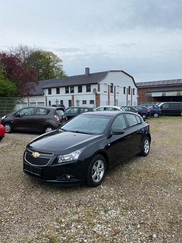Schwarz Gebraucht 2011 Chevrolet Cruze LT Limousine | 5.000 € (Etwas zu teuer) - Bild 1/4