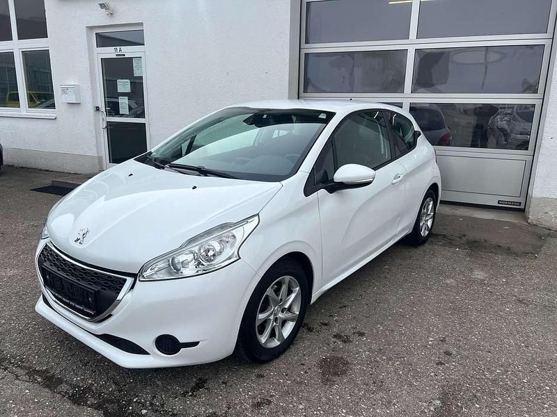 Gebraucht Peugeot 208 Active 82 PS (60 kW) 2014 Lack weiss banquise/deckende Kleinwagen
