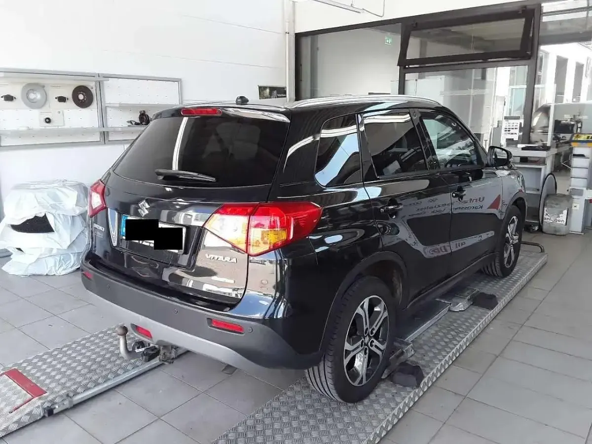Gebraucht Suzuki Vitara Comfort 120 PS (88 kW) 2017 Schwarz SUV