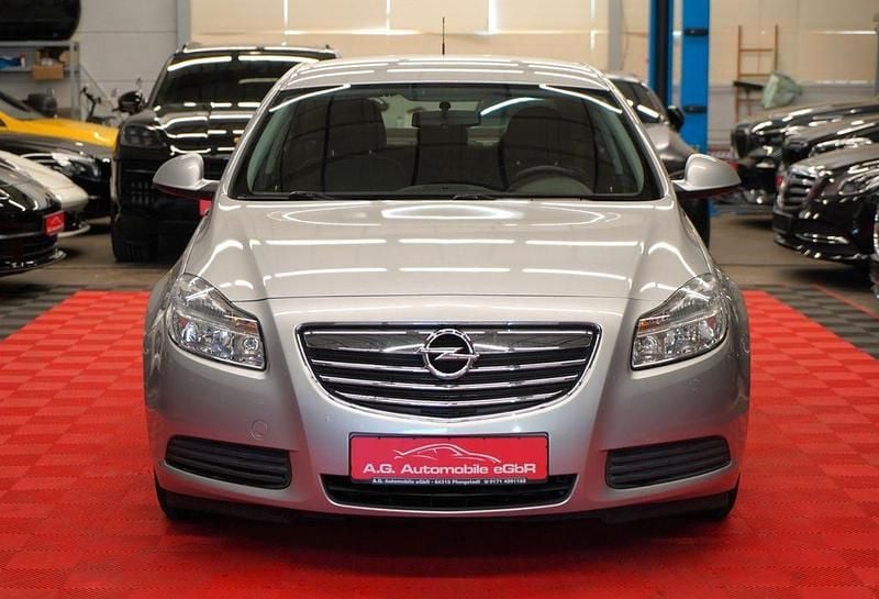 Gebraucht Opel Insignia Selection 116 PS (85 kW) 2009 Argonsilber/sovereign/switchbl Limousine