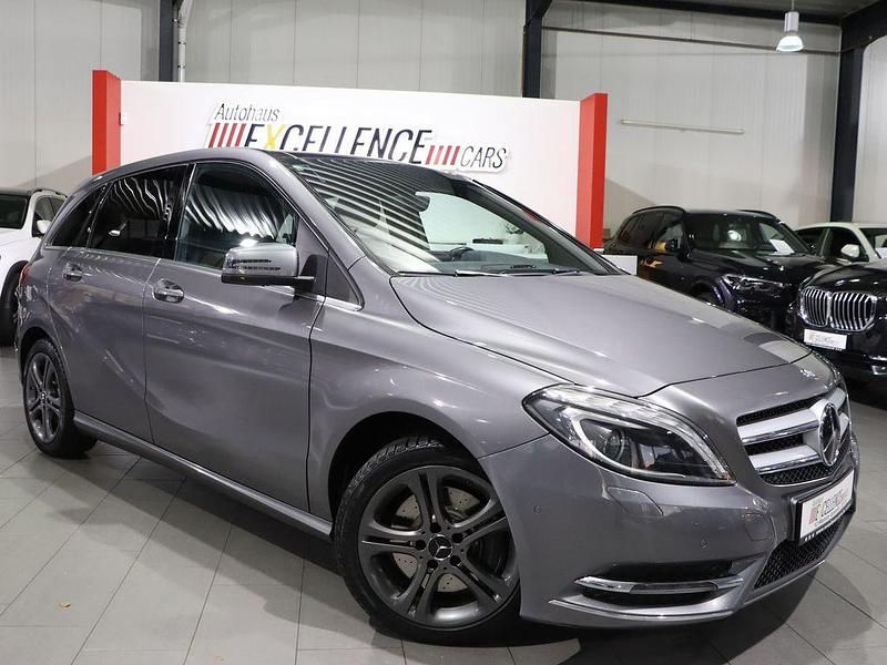 Gebraucht Mercedes B220 184 PS (135 kW) 2014 Mountaingrau Van / Kleinbus