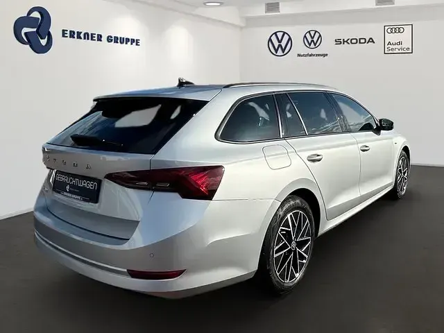 Gebraucht Skoda Octavia Clever 150 PS (110 kW) 2022 Brilliantsilber metallic Kombi