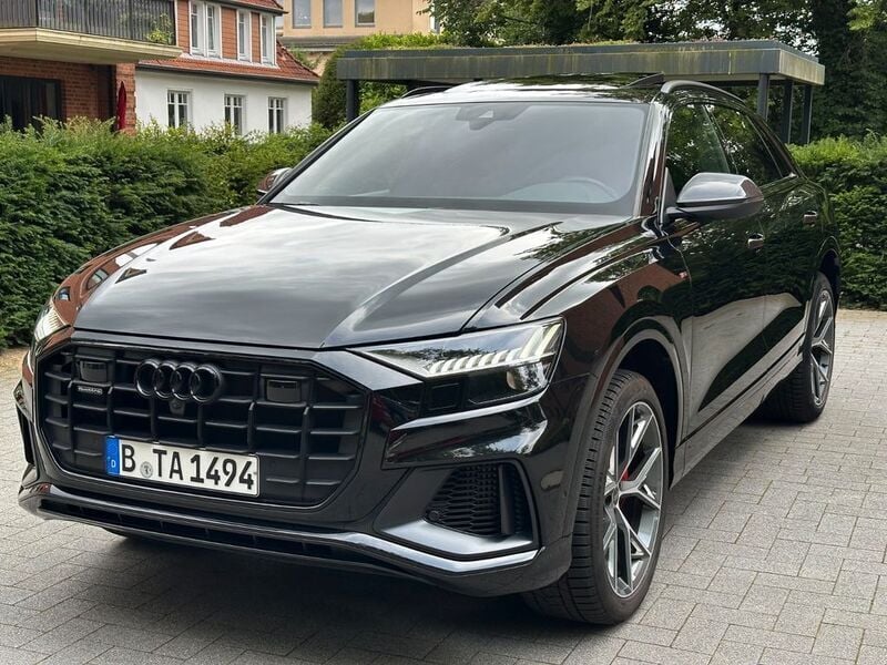 Schwarz Gebraucht 2022 Audi Q8 Competition SUV | 73.800 € (Teuer) - Bild 1/4