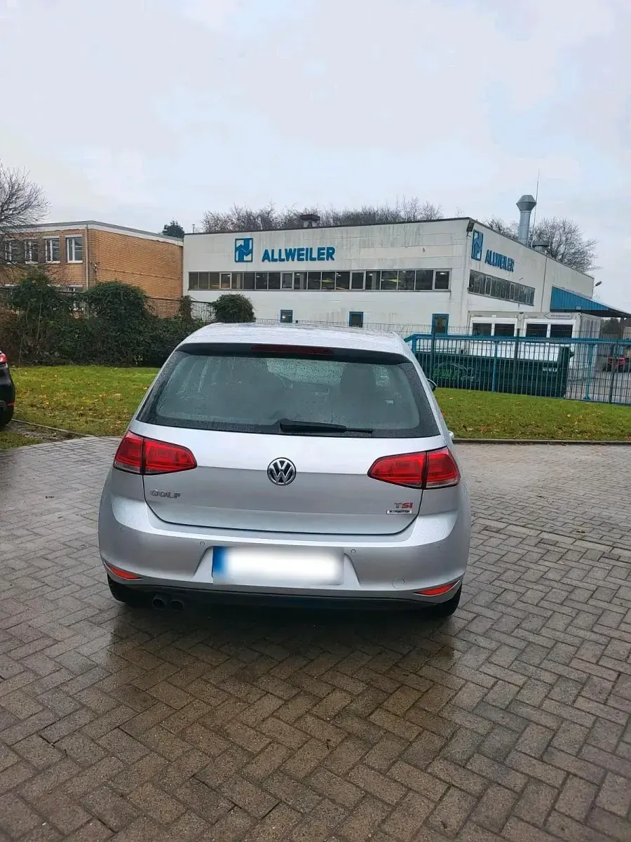 Gebraucht VW Golf VII LOUNGE 150 PS (110 kW) 2015 Silber Kleinwagen