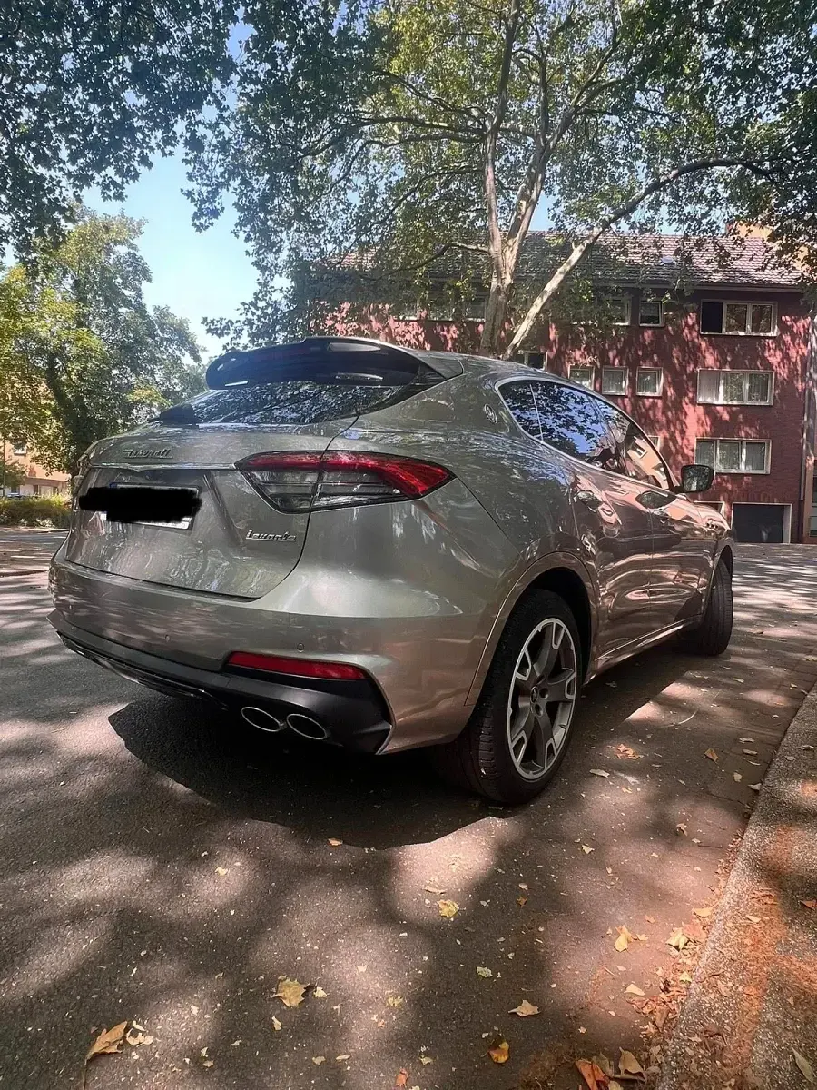 Gebraucht Maserati Levante 430 PS (316 kW) 2021 Grau SUV