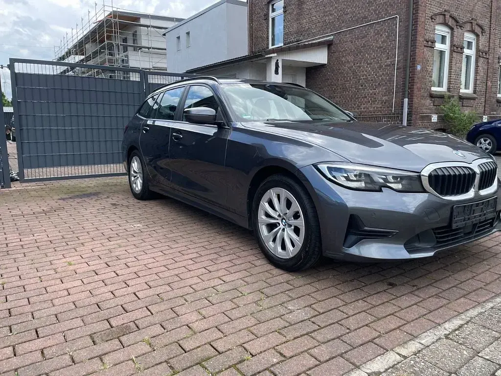 Gebraucht BMW 318 Performance 150 PS (110 kW) 2020 Grau Kombi