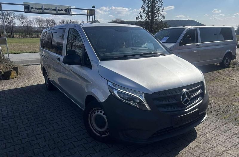 Gebraucht Mercedes Vito 163 PS (119 kW) 2020 Brillantsilber metallic Van