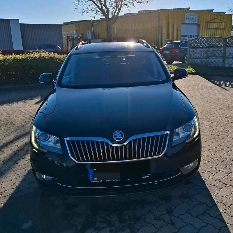 Schwarz Gebraucht 2014 Skoda Superb Kombi | 9.500 € (Fairer Preis) - Bild 1/4