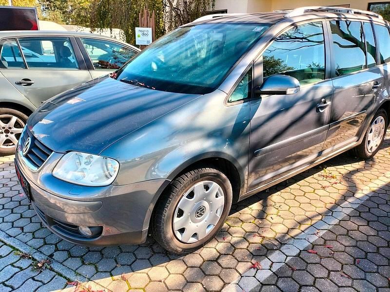 Grau Gebraucht 2004 VW Touran Van / Kleinbus | 2.250 € (Fairer Preis) - Bild 1/4