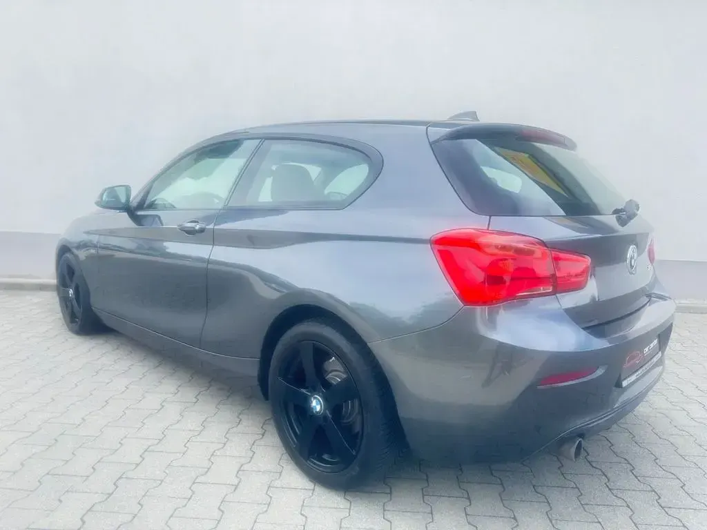 Gebraucht BMW 118 Sport Line 136 PS (100 kW) 2016 Grau Kleinwagen