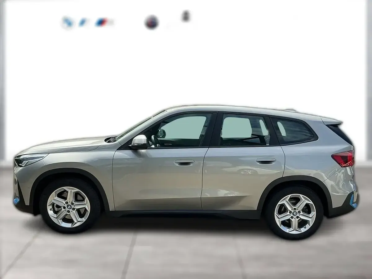 Gebraucht BMW iX1 230 kW (313 PS) 2023 Silber metallic SUV