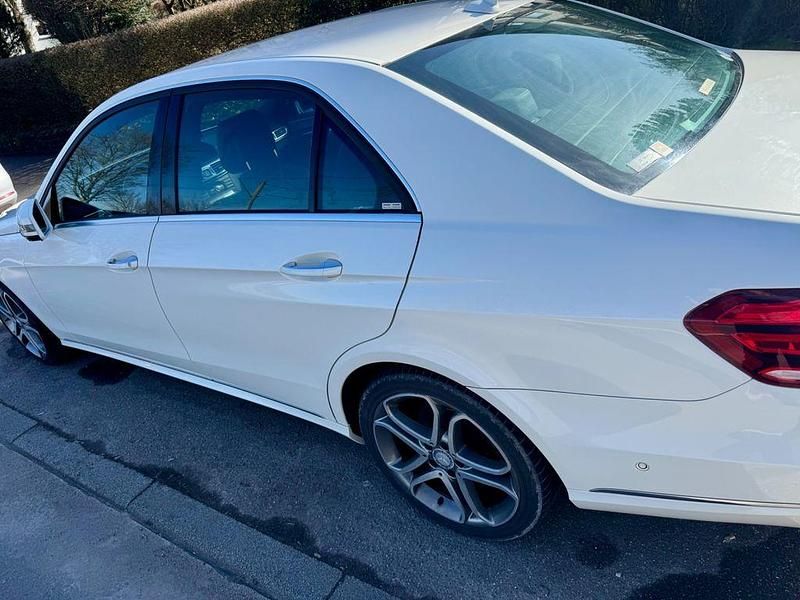 Gebraucht Mercedes E400 Avantgarde 333 PS (244 kW) 2014 Weiß Limousine