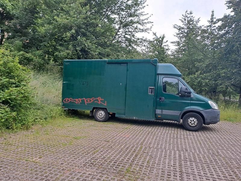Gebraucht Iveco Daily 78 PS (57 kW) 2010 Grün Van / Kleinbus