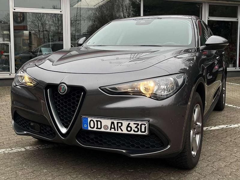 Grigio vesuvio Gebraucht 2018 Alfa Romeo Stelvio SUV | 25.500 € (Guter Preis) - Bild 1/4