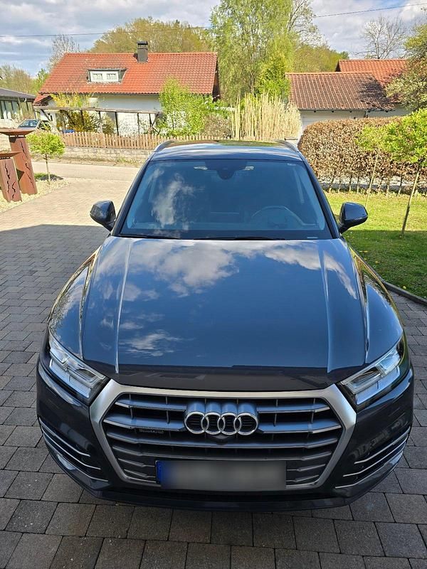 Używany Audi Q5 S-Line 190 KM (139 kW) 2019 Szary SUV