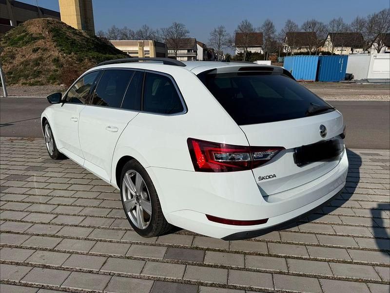 Gebraucht Skoda Superb 190 PS (139 kW) 2017 Weiß Kombi