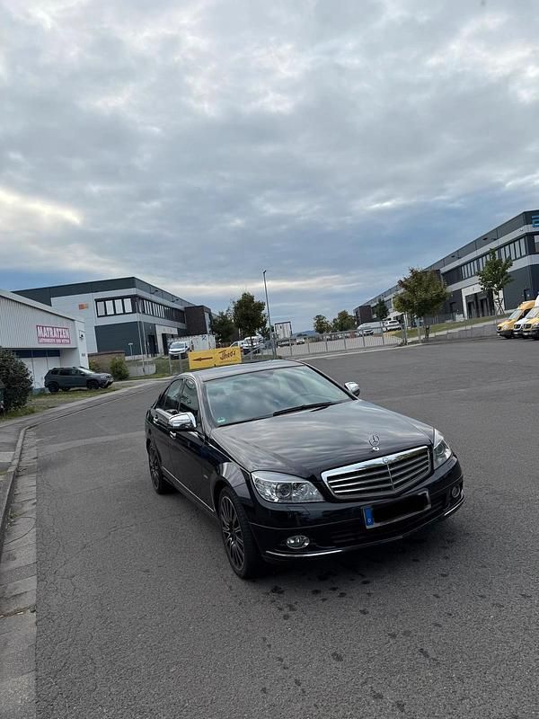 Schwarz Gebraucht 2007 Mercedes 200 Limousine | 5.100 € (Fairer Preis) - Bild 1/4