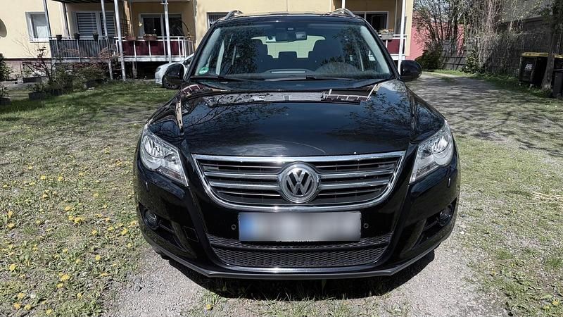 Second-hand VW Tiguan 140 CP (102 kW) 2011 Negru SUV