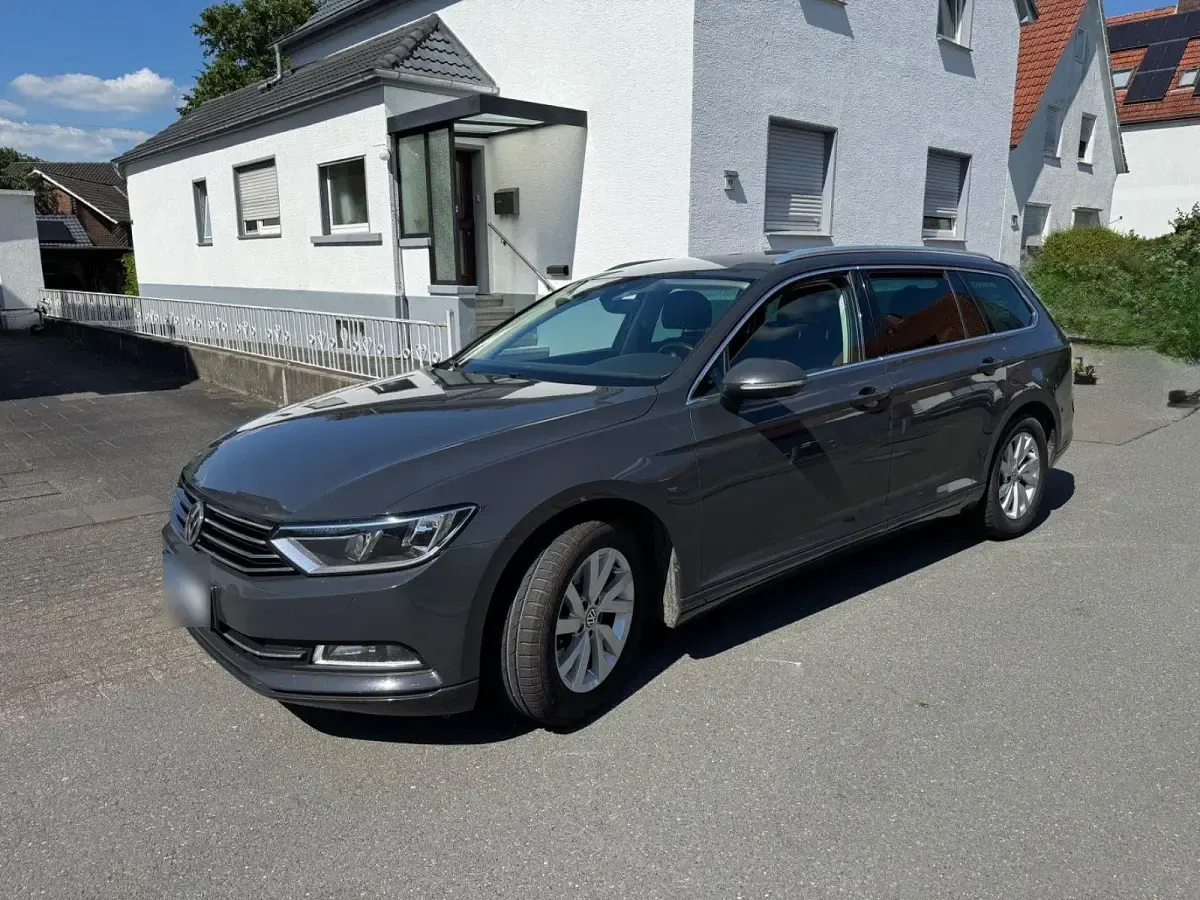 Gebraucht VW Passat Comfortline 120 PS (88 kW) 2019 Grau Kombi