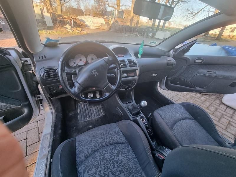 Gebraucht Peugeot 206 CC 100 PS (73 kW) 2006 Silber Cabrio