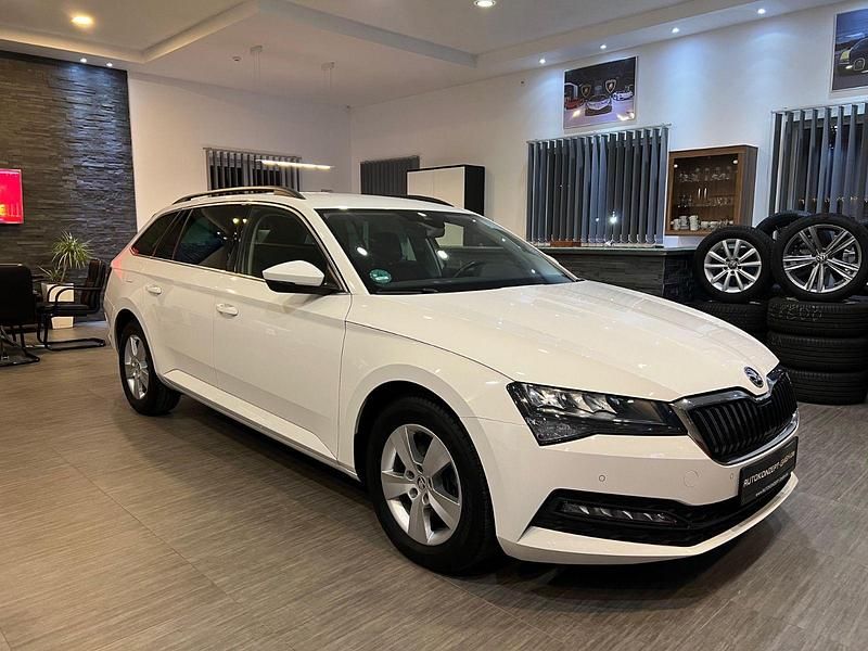 Gebraucht Skoda Superb Ambition 150 PS (110 kW) 2021 Weiß Kombi
