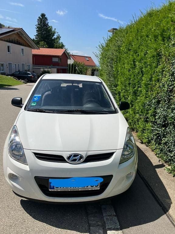 Weiß Gebraucht 2012 Hyundai i20 Classic Kleinwagen | 1.490 € (Superpreis) - Bild 1/4