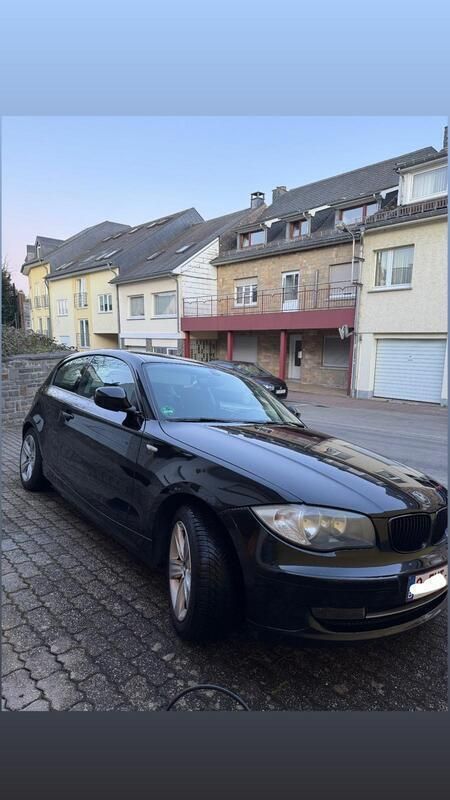 Schwarz Gebraucht 2011 BMW 116 Kleinwagen | 2.750 € (Guter Preis) - Bild 1/4