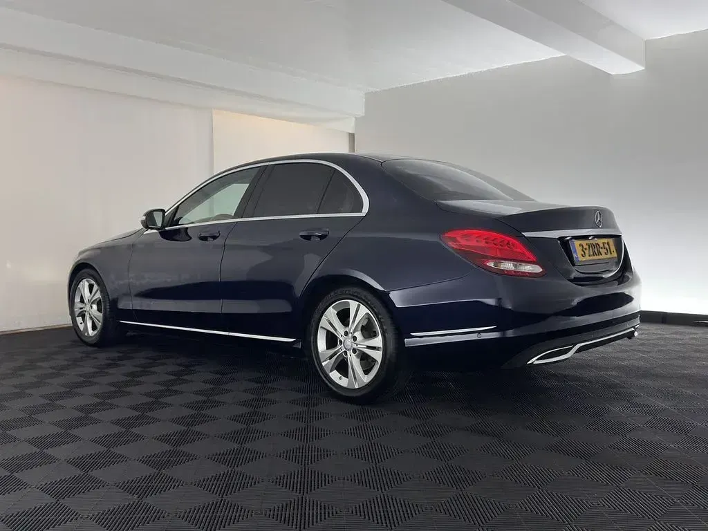 Gebraucht Mercedes C200 136 PS (100 kW) 2015 Blau Limousine