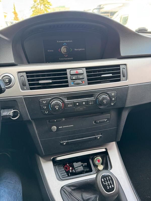 Gebraucht BMW 320 150 PS (110 kW) 2006 Schwarz Kombi