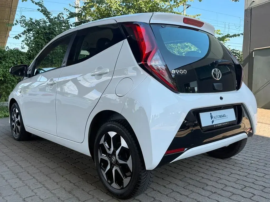 Gebraucht Toyota Aygo X-play 72 PS (52 kW) 2021 Weiß Kleinwagen