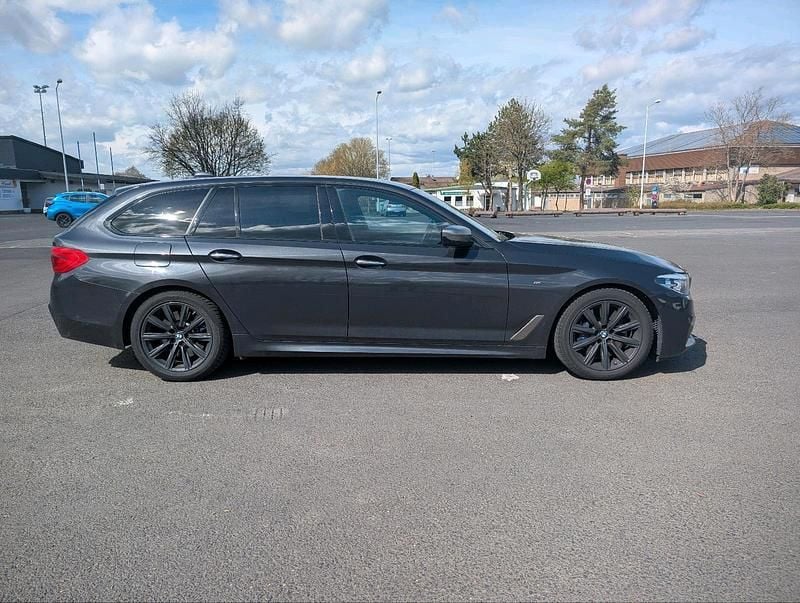 Gebraucht BMW M550 400 PS (294 kW) 2018 Blau Limousine