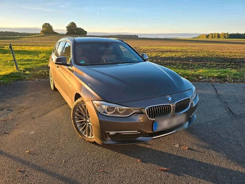 Braun Gebraucht 2013 BMW 320 Luxury Line Kombi | 12.000 € (Teuer) - Bild 1/4