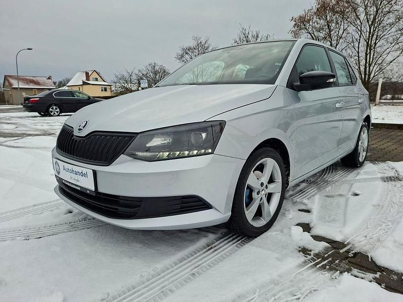 Gebraucht Skoda Fabia Active 75 PS (55 kW) 2015 Silber Limousine