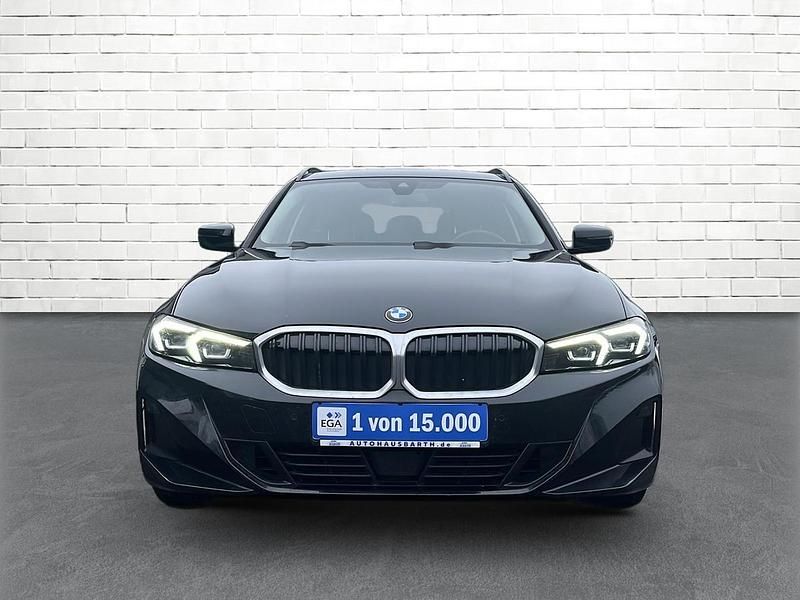 Gebraucht BMW 320 190 PS (139 kW) 2022 Schwarz metallic