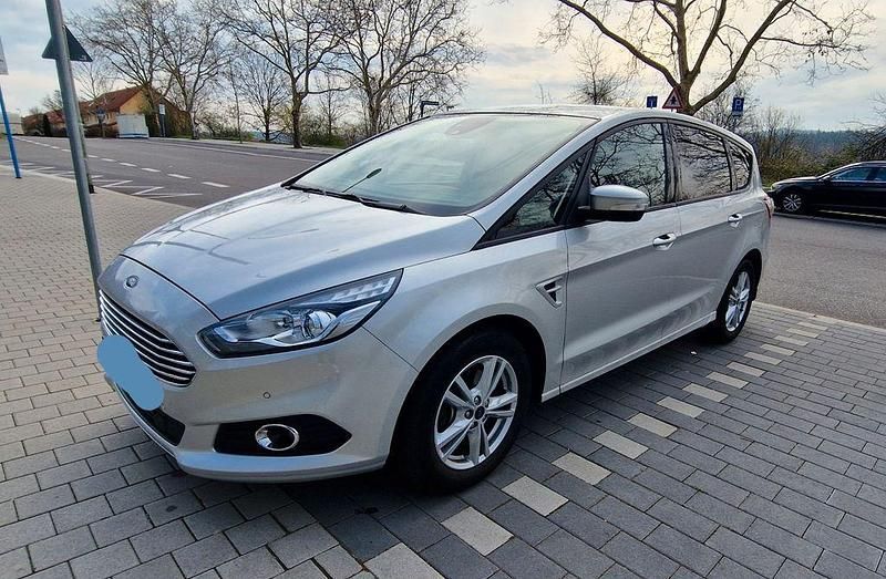Grau Gebraucht 2019 Ford S-MAX Business Edition Van / Kleinbus | 14.990 € (Teuer) - Bild 1/4