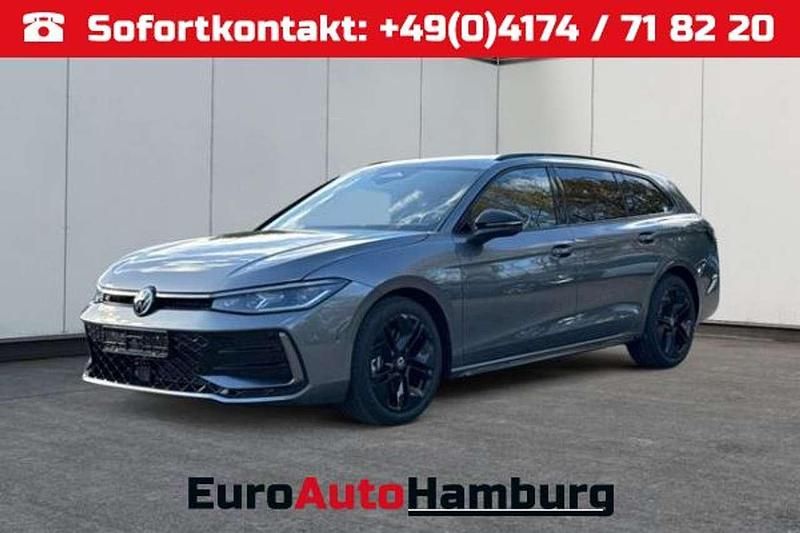 Diabasgrau metallic/grau Neu 2025 VW Passat R-line Kombi | 45.990 € (Superpreis) - Bild 1/4