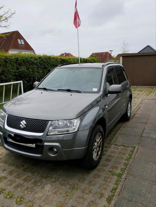 Grau Gebraucht 2007 Suzuki Grand Vitara SUV | 6.500 € (Etwas zu teuer) - Bild 1/4