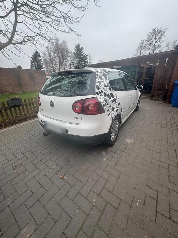 Gebraucht VW Golf V 85 PS (62 kW) 2008 Weiß Kleinwagen