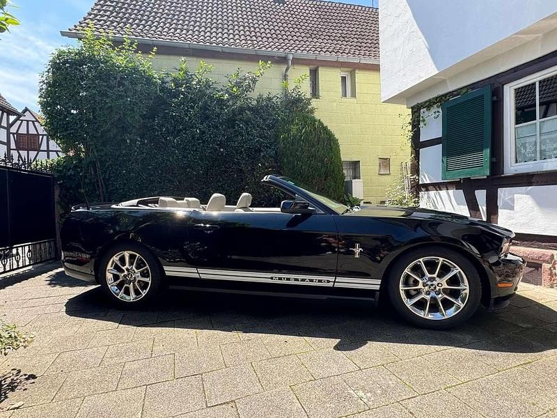 Gebraucht Ford Mustang 213 PS (156 kW) 2011 Schwarz Cabrio