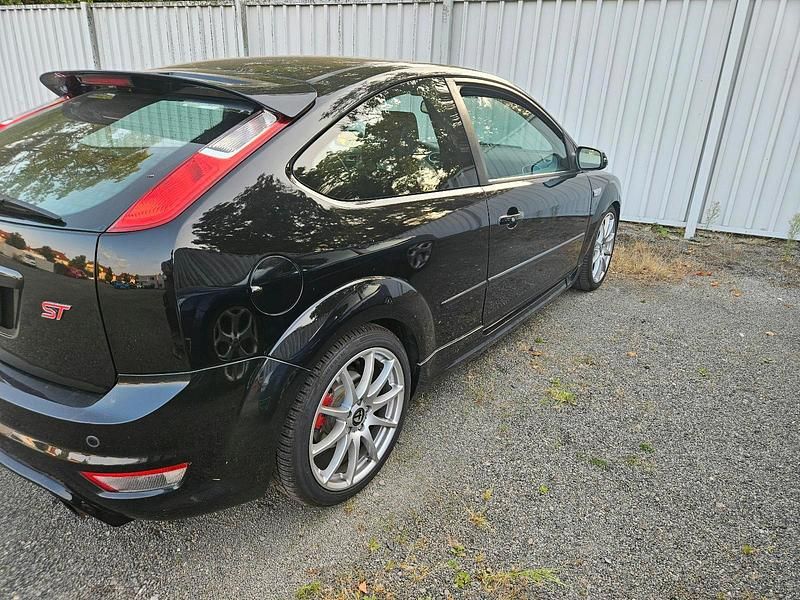 Schwarz Gebraucht 2006 Ford Focus ST Limousine | 4.500 € (Guter Preis) - Bild 1/4