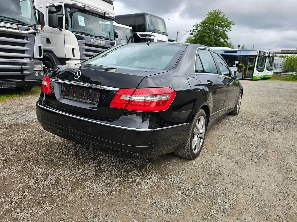Gebraucht Mercedes E250 204 PS (150 kW) 2010 Schwarz Limousine