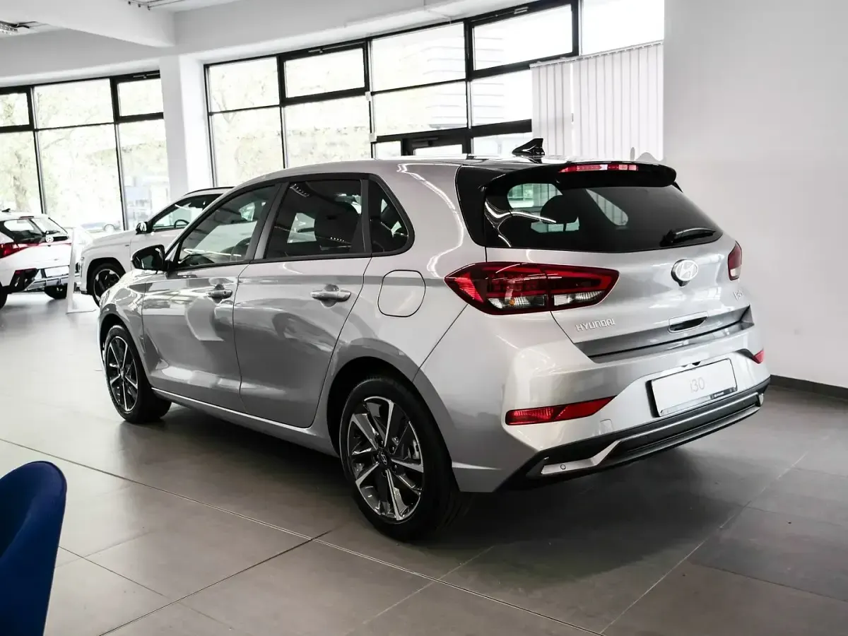 Neu Hyundai i30 Advantage 115 PS (84 kW) 2025 Silber Limousine