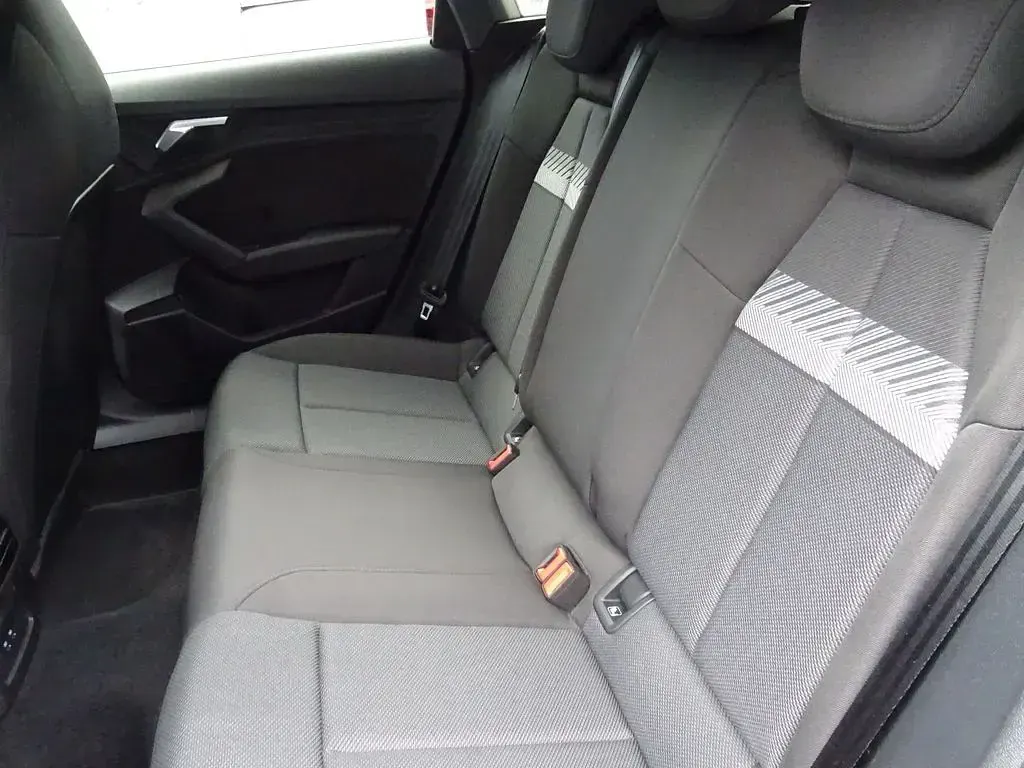 Używany Audi A3 S-Line 150 KM (110 kW) 2022 Czarny Sedan/Limuzyna