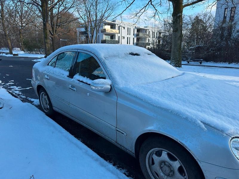 Gebraucht Mercedes E220 150 PS (110 kW) 2002 Grau Limousine