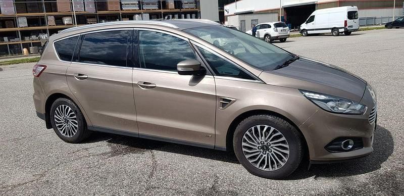 Gold Gebraucht 2018 Ford S-MAX Titanium Van / Kleinbus | 7.900 € (Superpreis) - Bild 1/4