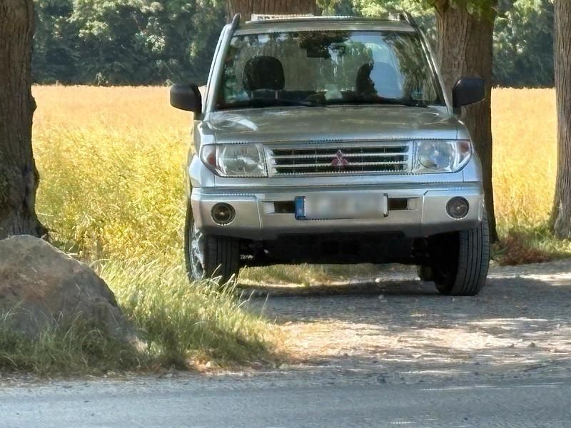 Silber Gebraucht 2003 Mitsubishi Pajero SUV | 6.800 € (Fairer Preis) - Bild 1/4